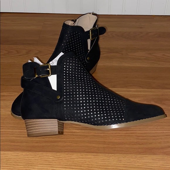 ams Shoes - Black ankle boots booties perforated